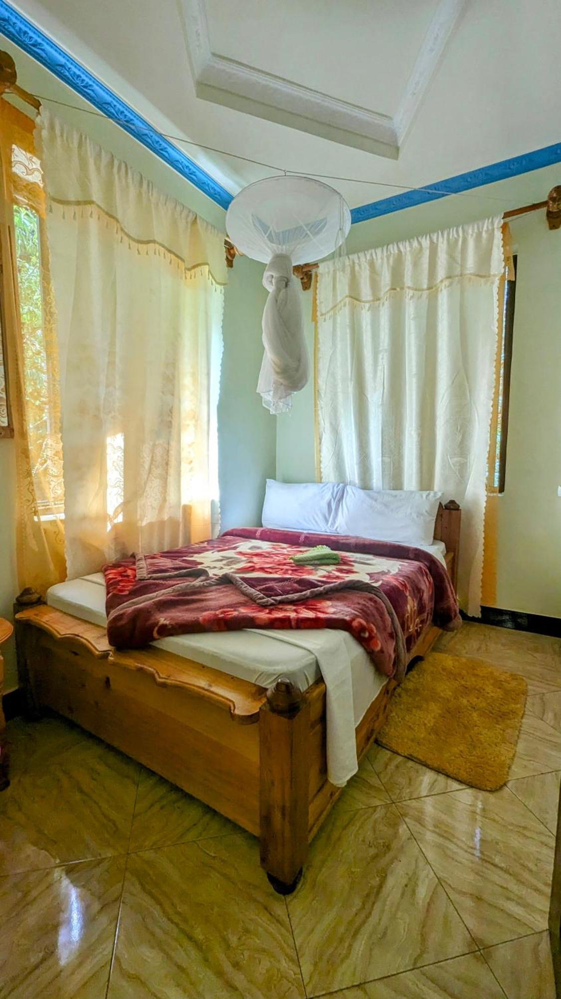 Galapagos Homestay Lushoto Екстер'єр фото